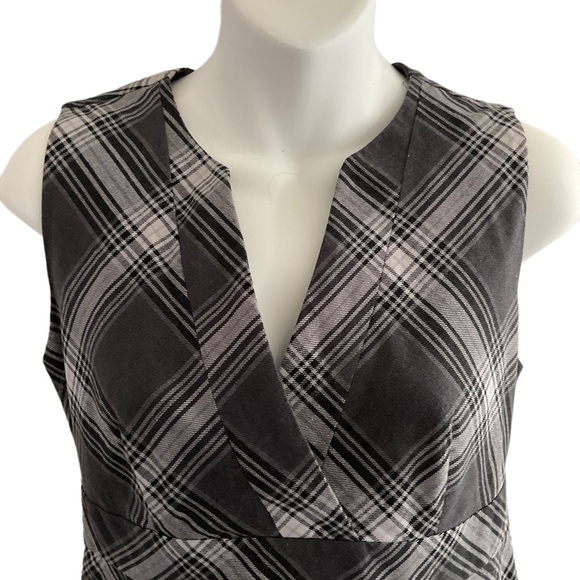 Gap | Sleeveless Plaid Dress - Picture 7 of 12